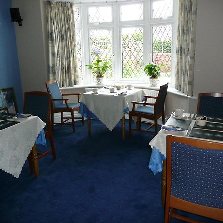 Cherry Blossom Guest House Вітбі Екстер'єр фото