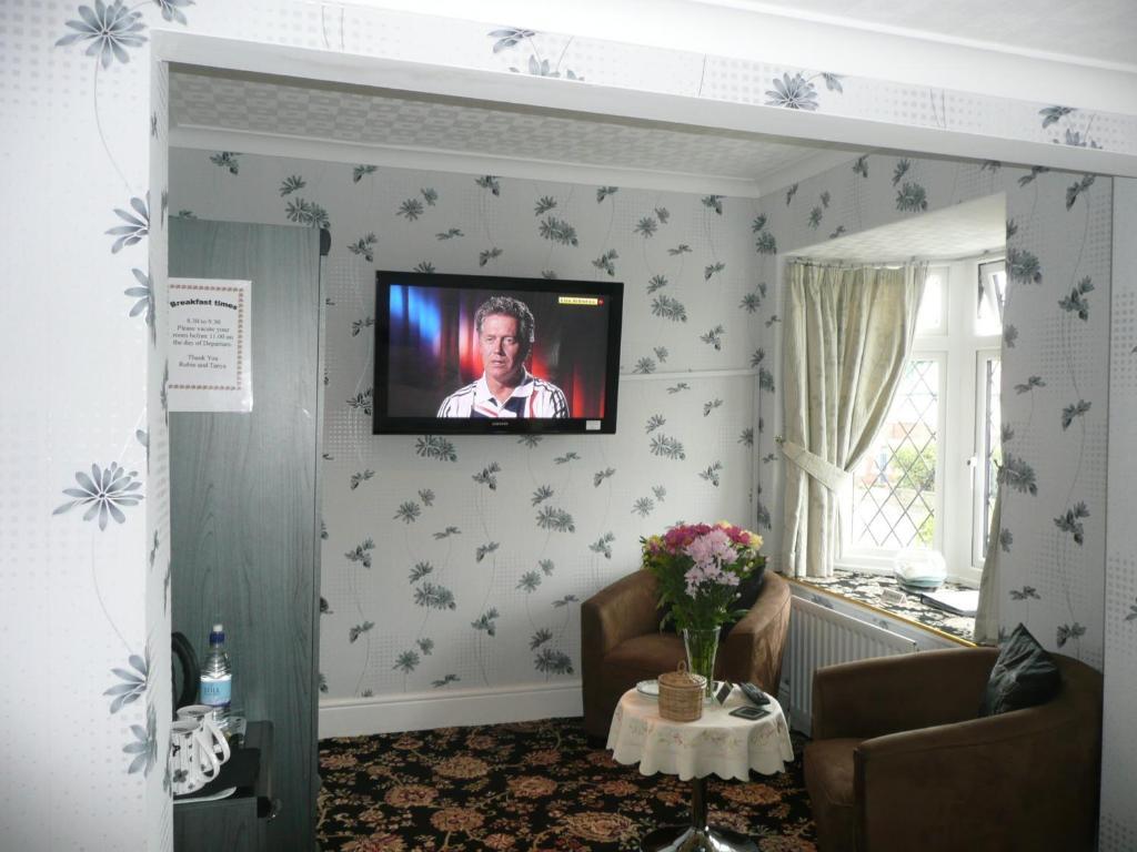 Cherry Blossom Guest House Вітбі Екстер'єр фото