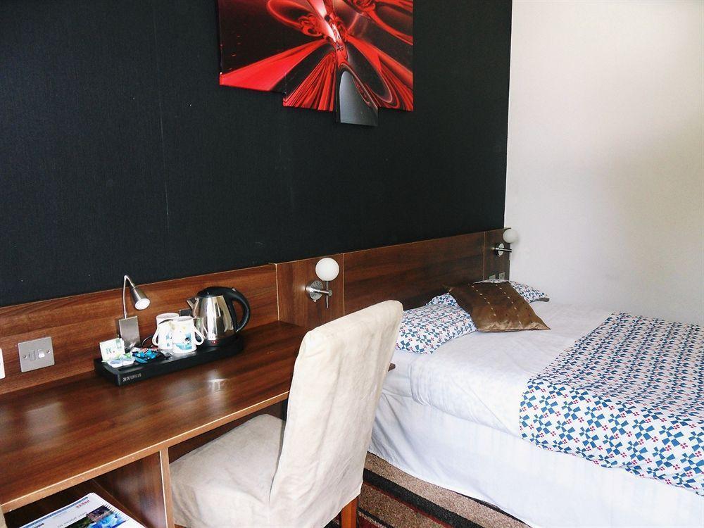 Cherry Blossom Guest House Вітбі Екстер'єр фото