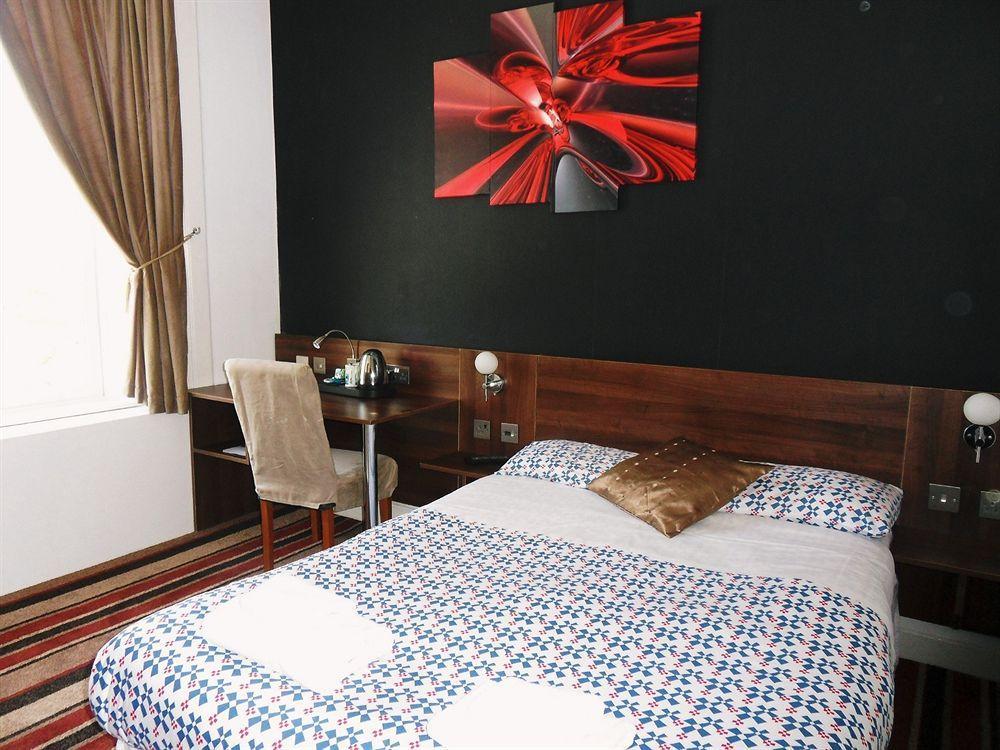 Cherry Blossom Guest House Вітбі Екстер'єр фото