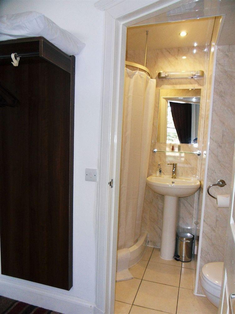 Cherry Blossom Guest House Вітбі Екстер'єр фото