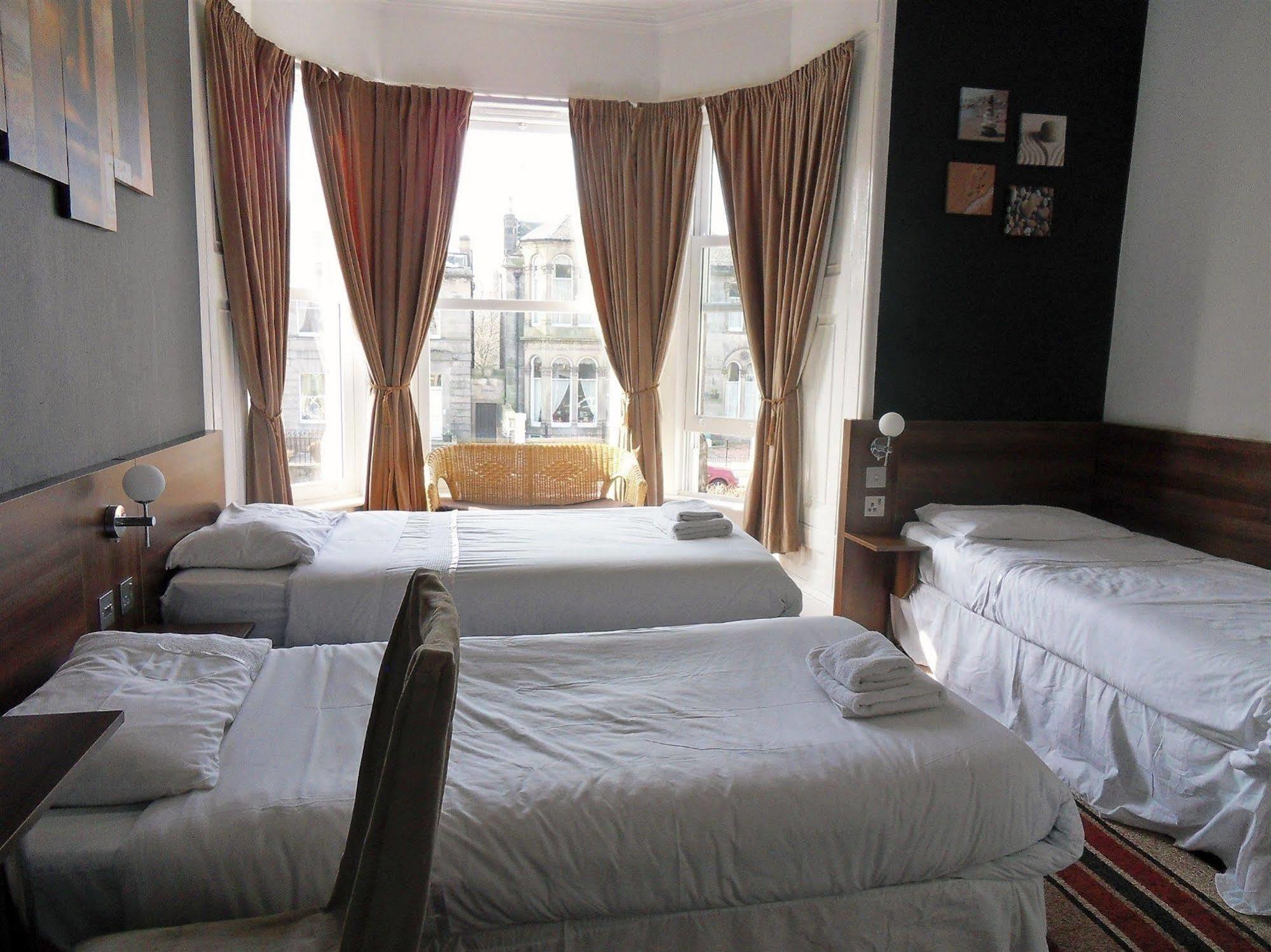 Cherry Blossom Guest House Вітбі Екстер'єр фото