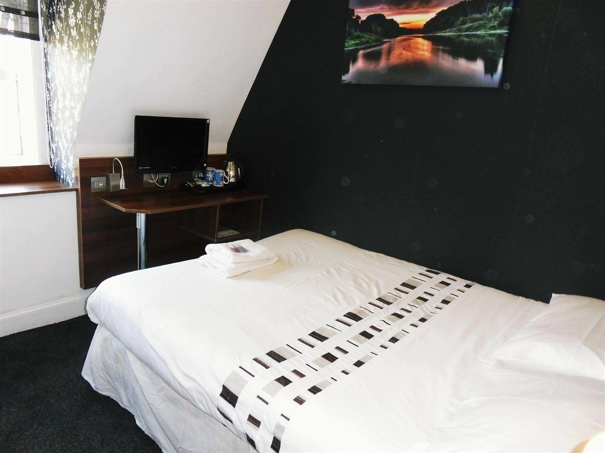 Cherry Blossom Guest House Вітбі Екстер'єр фото