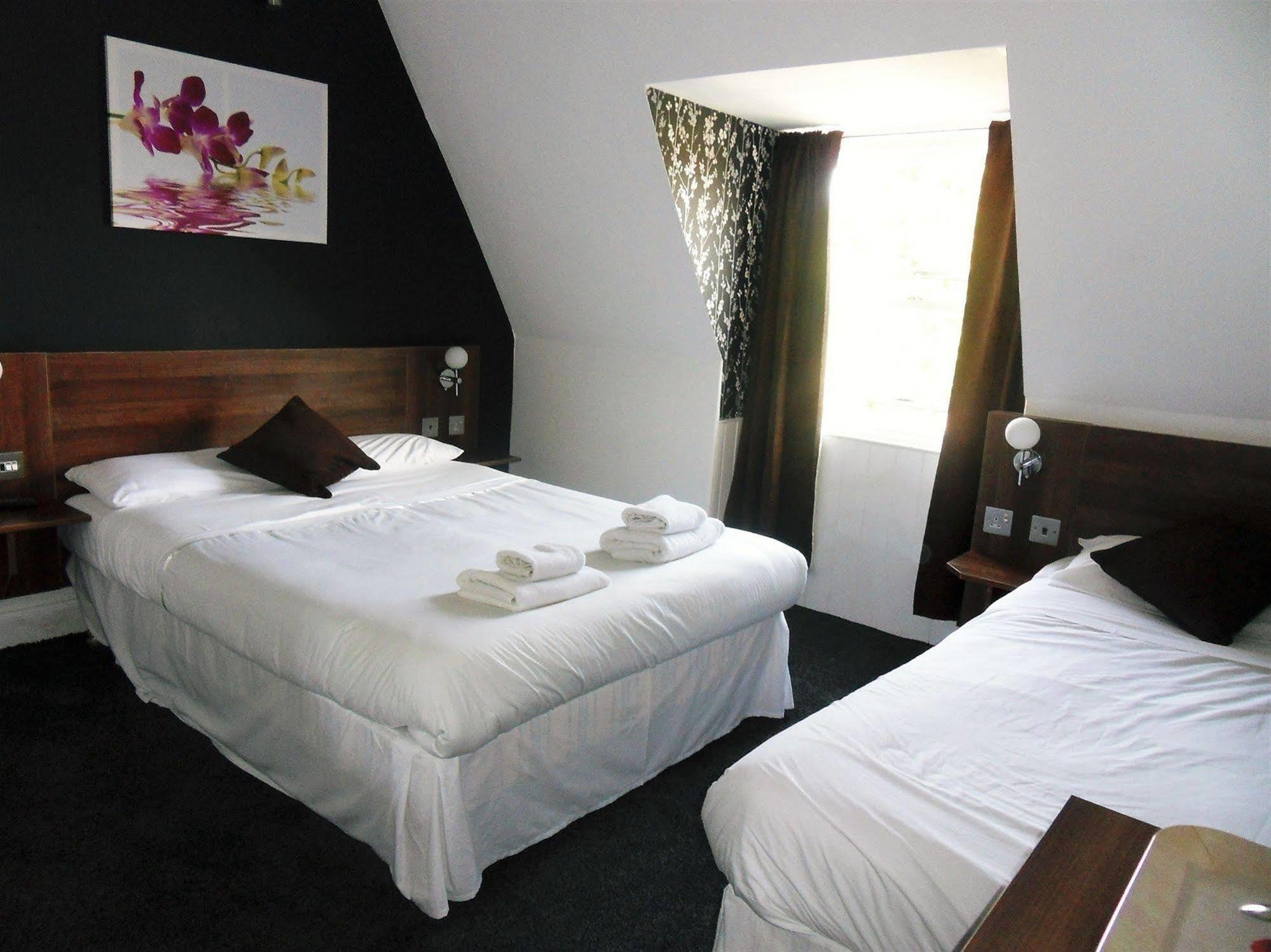 Cherry Blossom Guest House Вітбі Екстер'єр фото