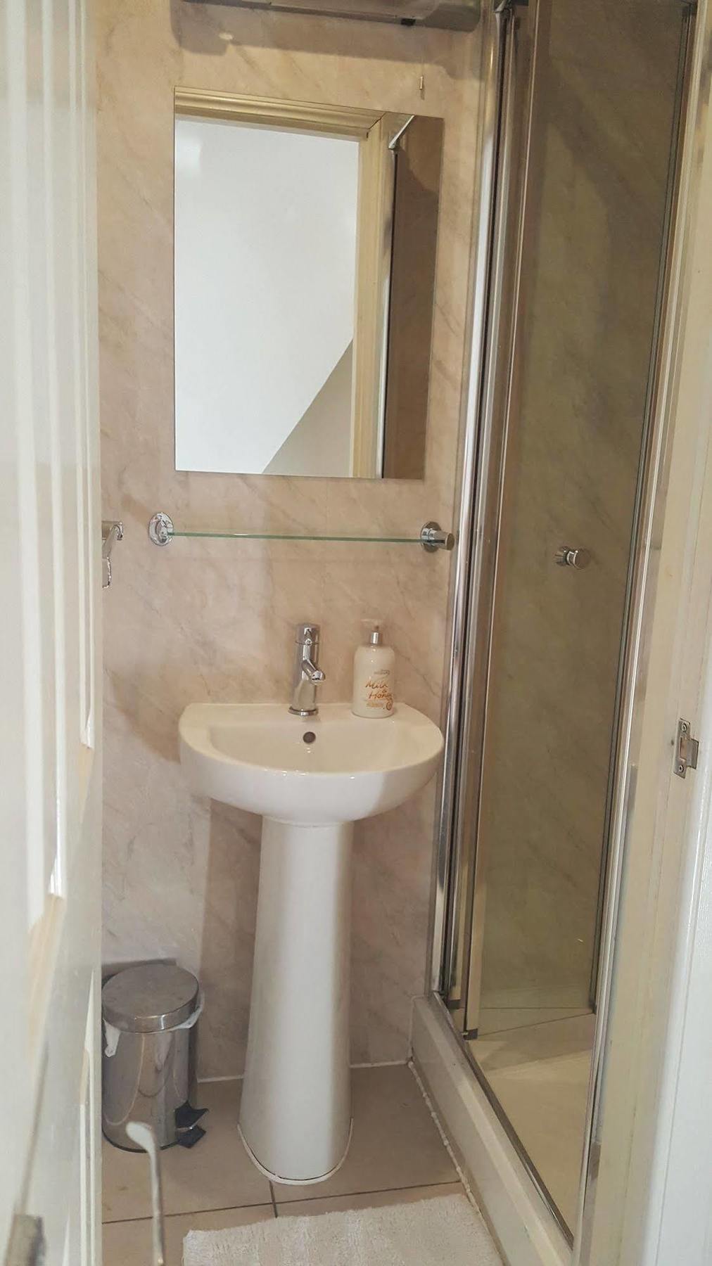 Cherry Blossom Guest House Вітбі Екстер'єр фото