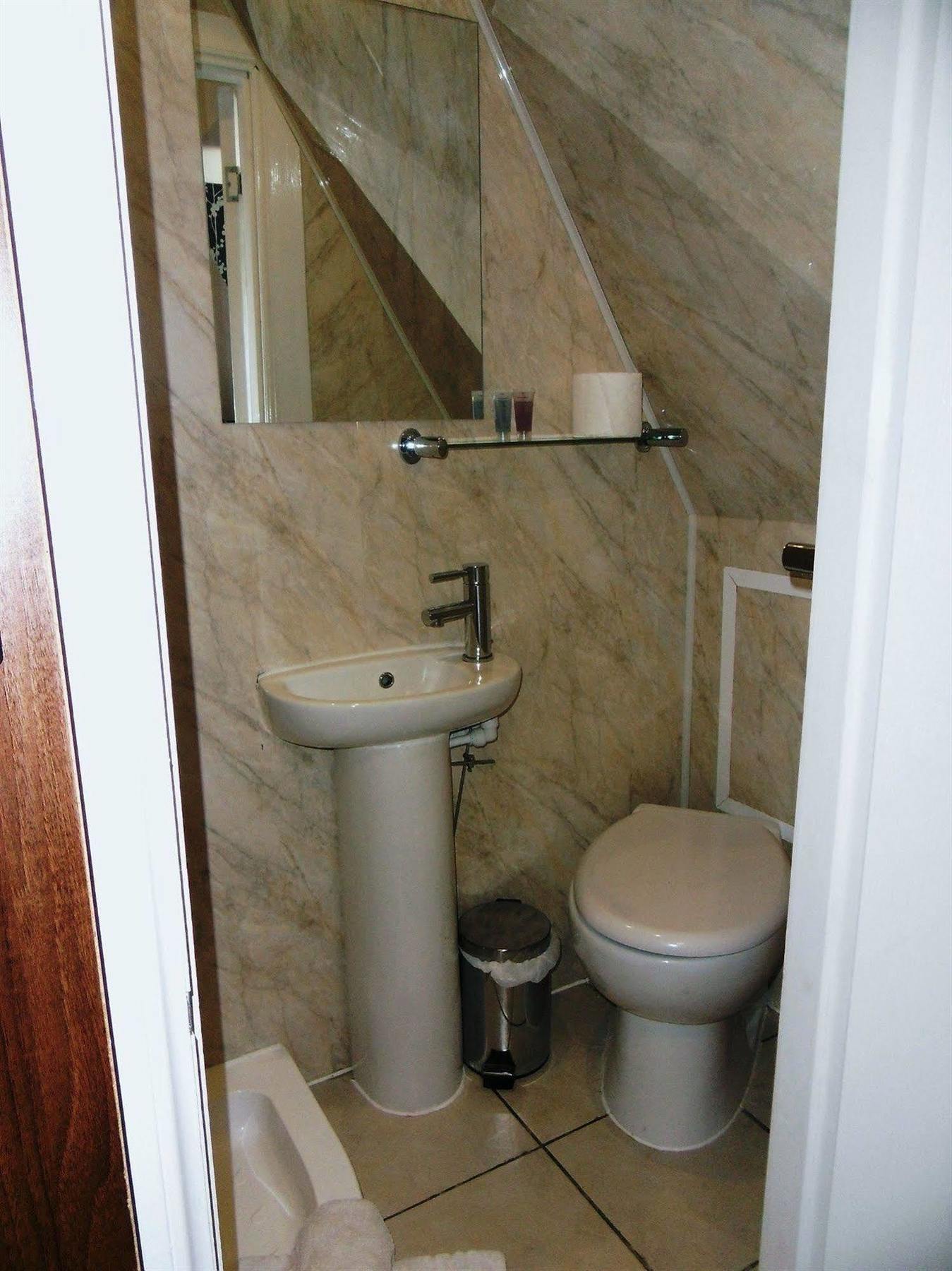 Cherry Blossom Guest House Вітбі Екстер'єр фото
