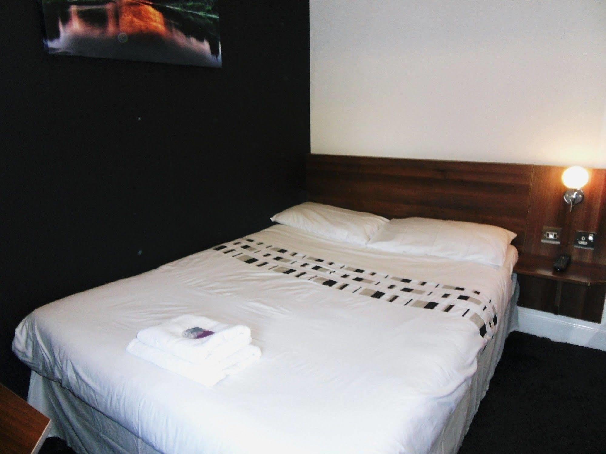 Cherry Blossom Guest House Вітбі Екстер'єр фото