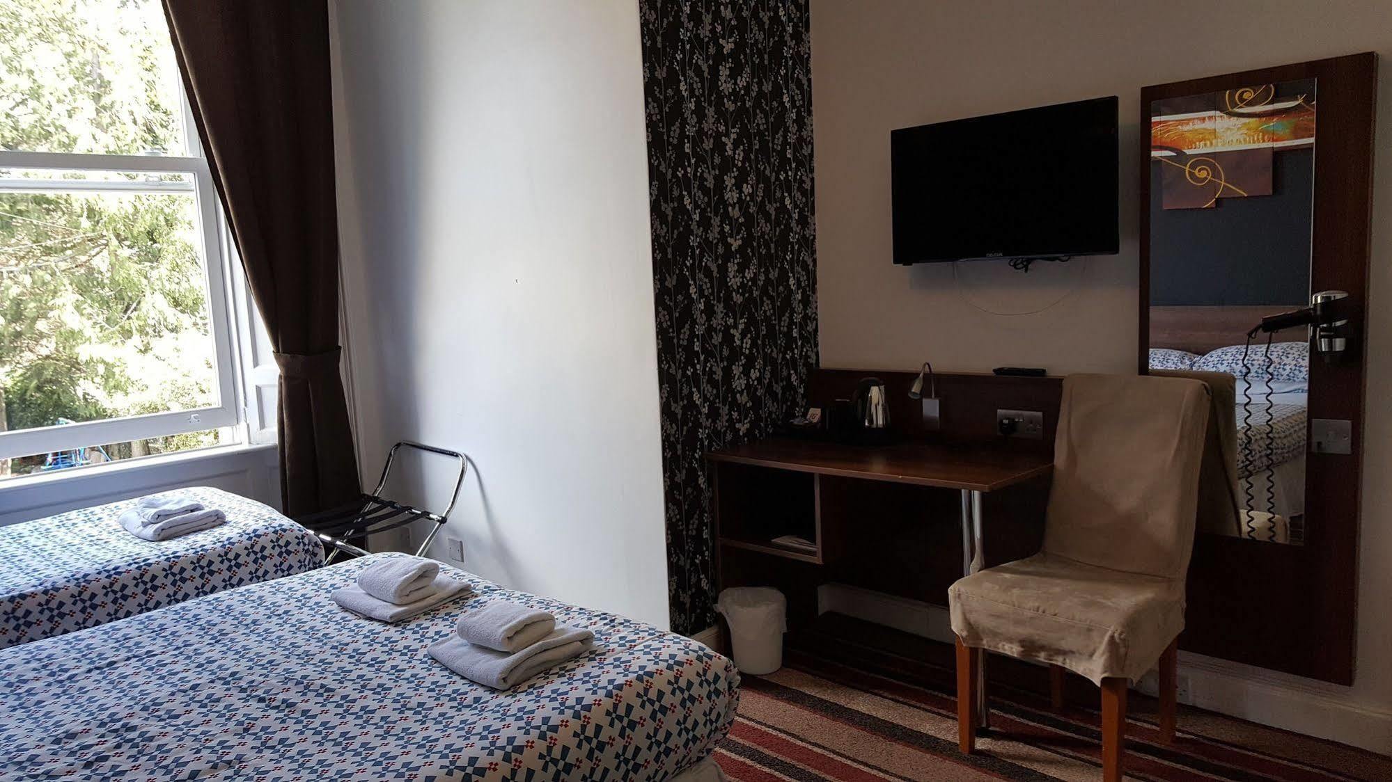 Cherry Blossom Guest House Вітбі Екстер'єр фото