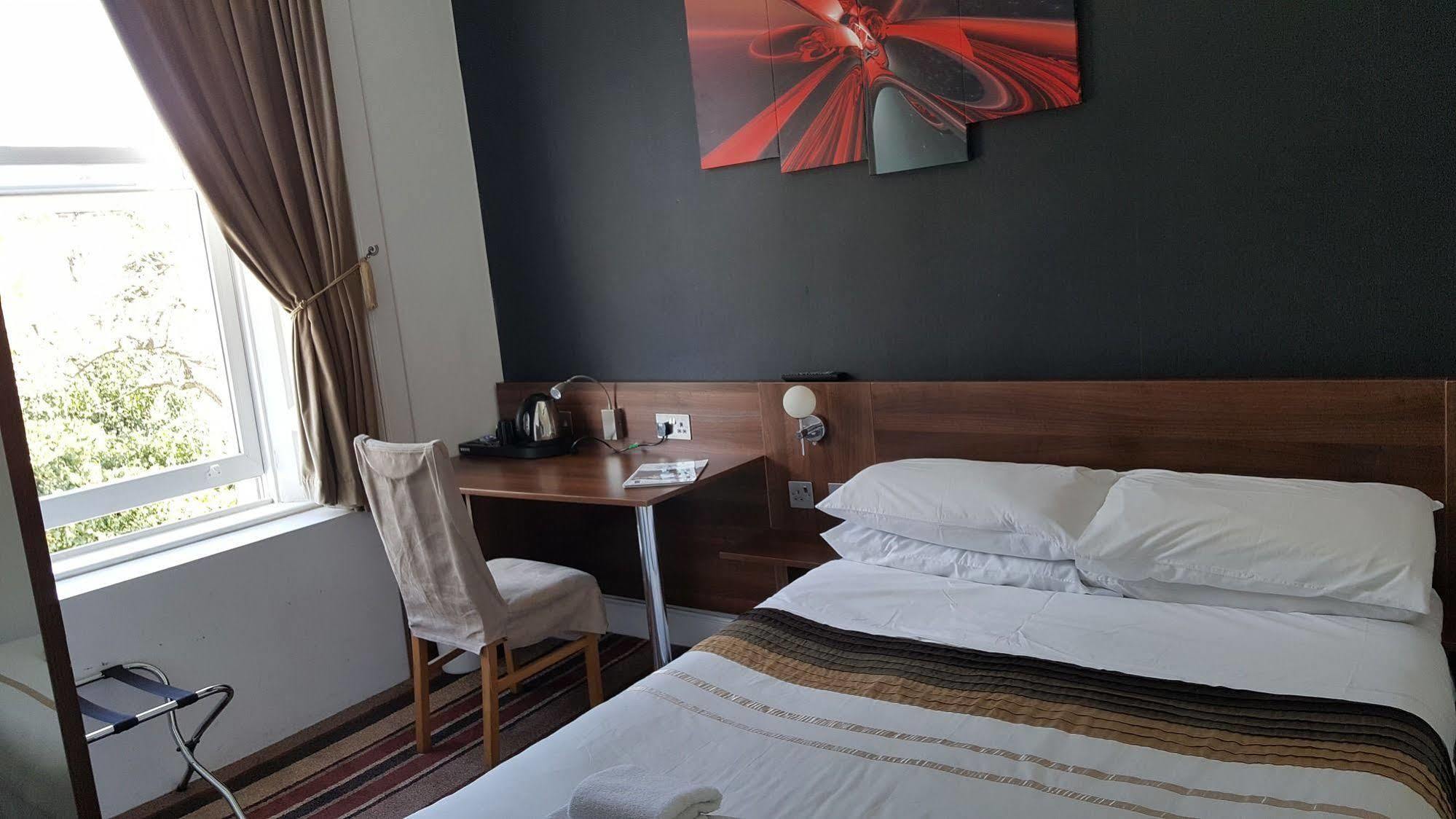 Cherry Blossom Guest House Вітбі Екстер'єр фото