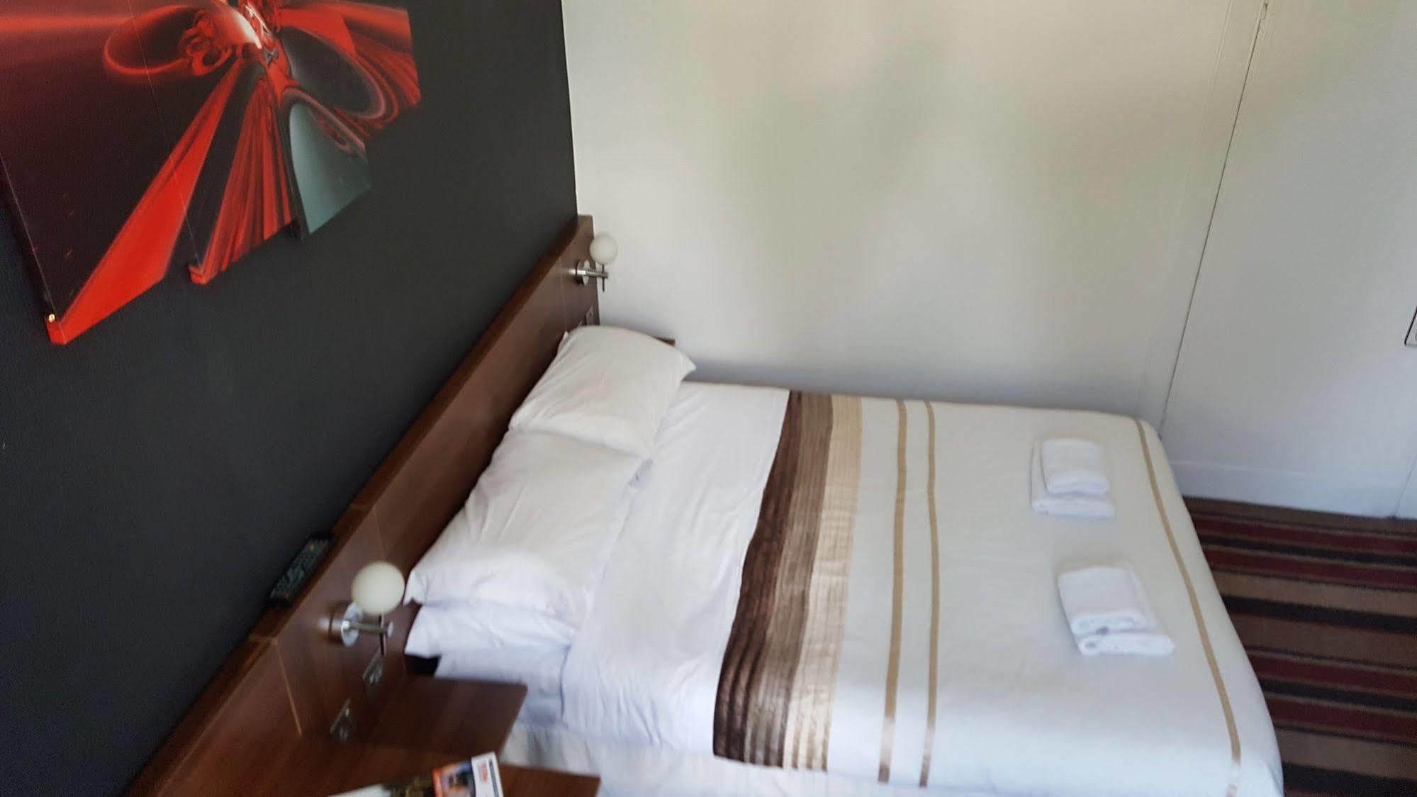 Cherry Blossom Guest House Вітбі Екстер'єр фото